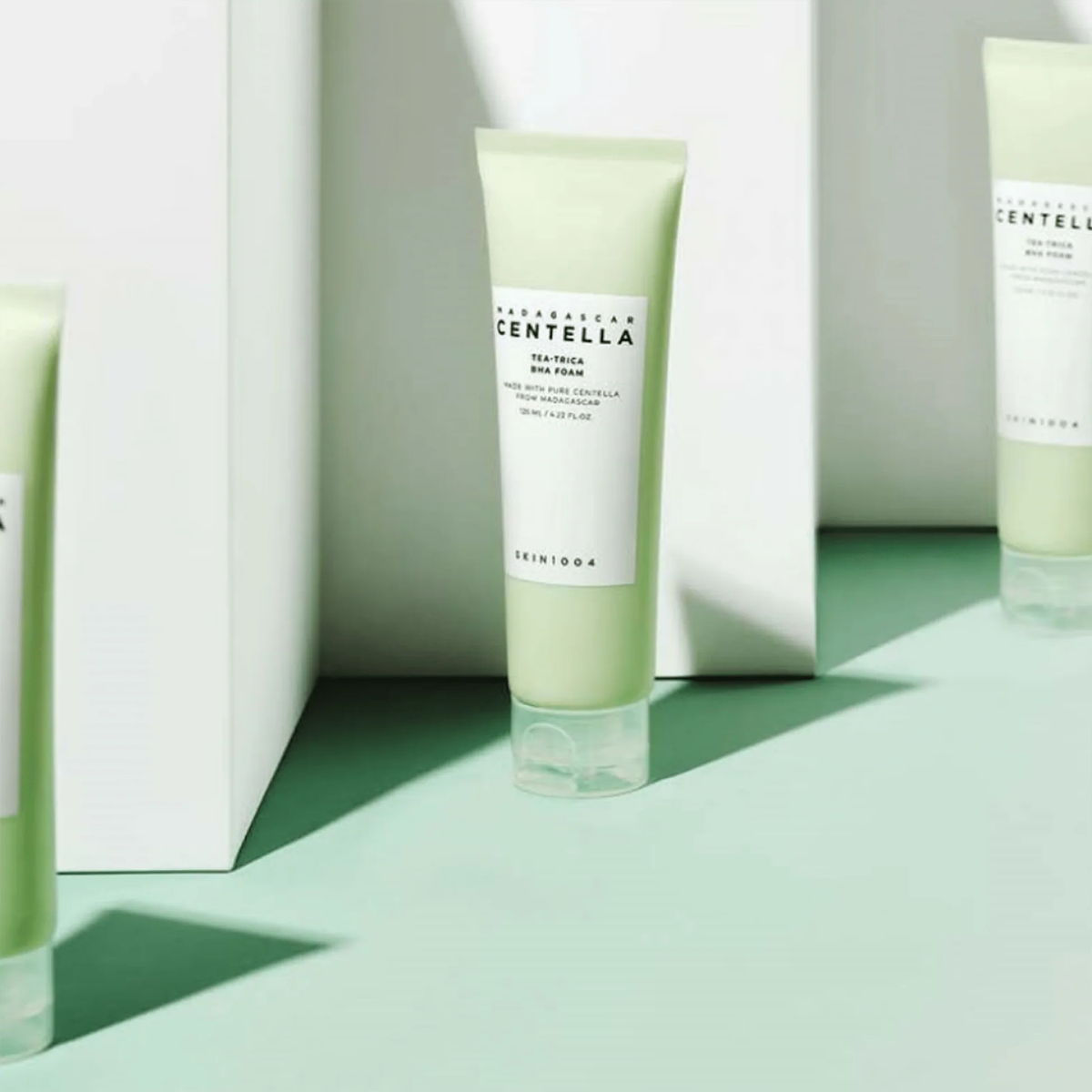 Schiuma detergente Madagascar Centella Tea-Trica BHA di Skin1004, foto 3